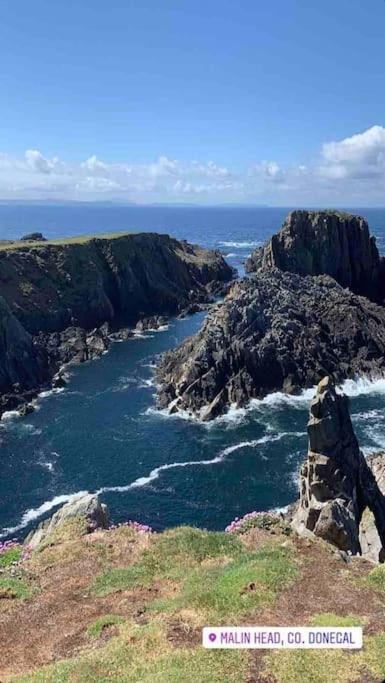 Cosy Portmor Log Cabin- Sea Views, Deck & Relaxation Malin Head 외부 사진