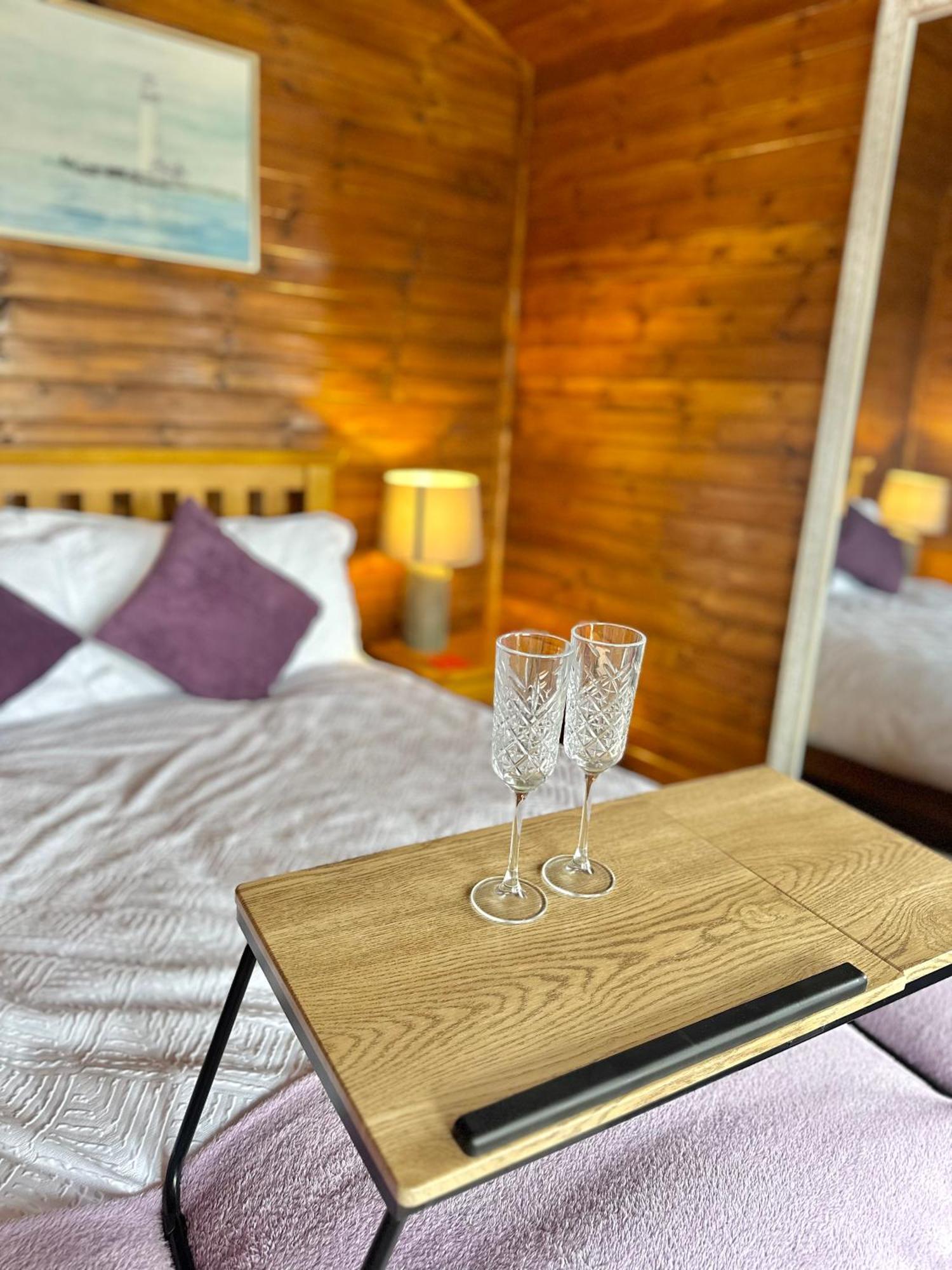 Cosy Portmor Log Cabin- Sea Views, Deck & Relaxation Malin Head 외부 사진