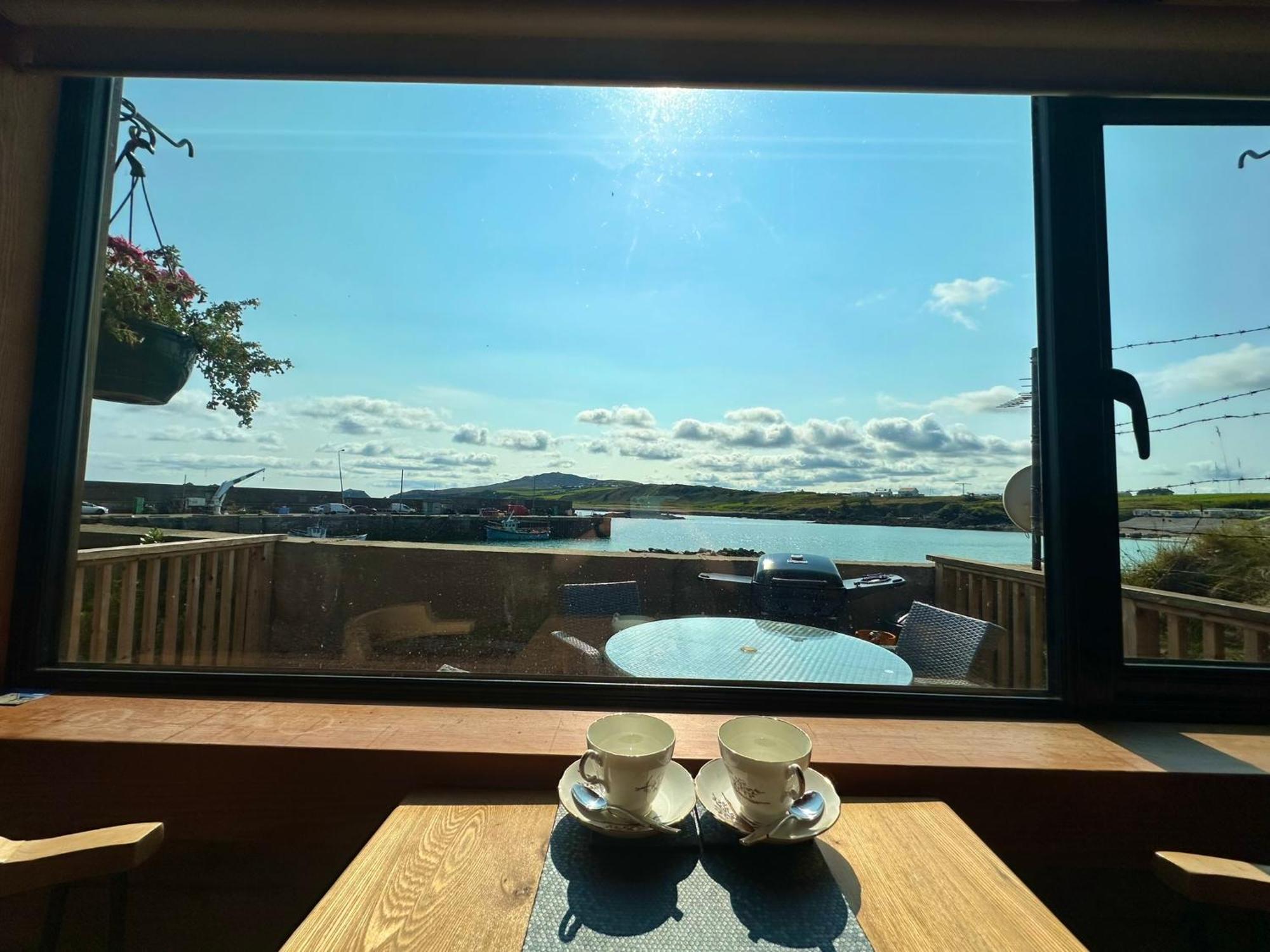 Cosy Portmor Log Cabin- Sea Views, Deck & Relaxation Malin Head 외부 사진